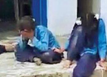 बड़ी खबरः यहां कीड़े मारने की दवा खाने से स्कूली बच्चे बीमार