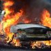बिग ब्रेकिंग: चलती कार में लगी आग पुलिस ने बचाई जान