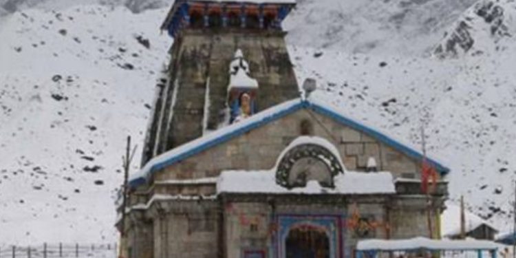 बड़ी खबर : भारी बर्फबारी के चलते 3 मई तक रोकी गई केदारनाथ की यात्रा