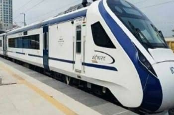 बड़ी खबर : वंदे भारत एक्सप्रेस ट्रेन पहुंची देहरादून स्टेशन