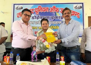 सम्मान: महान रक्तदाता अनिल वर्मा को उप जिलाधिकारी ने किया सम्मानित