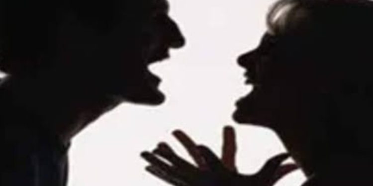 अजब-गजब: फेक आईडी बनाकर पत्नी ने निकाली पति की आशिक मिजाजी