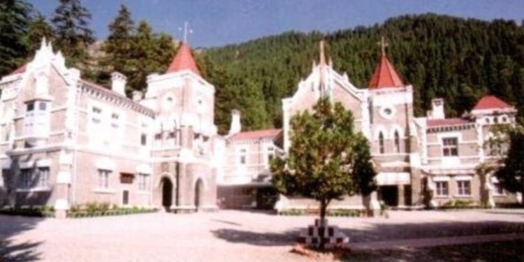 हाई कोर्ट न्यूज़: उत्तराखंड में अनियंत्रित पर्यटकों पर हाईकोर्ट सख्त