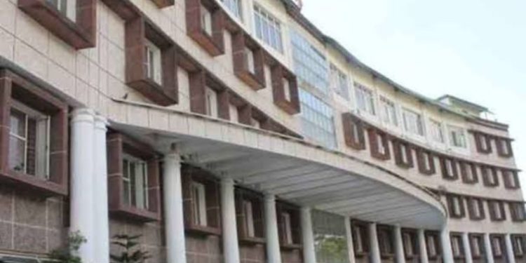 बड़ी खबर: सरकार ने किए आईएएस और पीसीएस के बंपर तबादले, देखें सूची