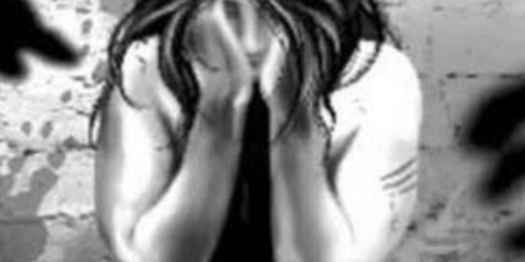 दुस्साहस: मंदिर जाते हुए युवती के साथ किया गैंगरेप