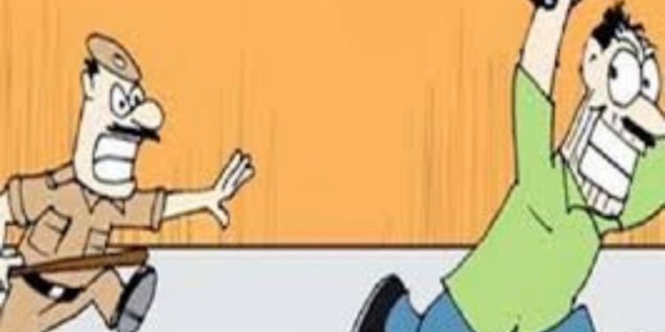 अजब-गजब: पुलिस कस्टडी से बंदी फरार, एएसआई समेत तीन पुलिसकर्मी सस्पेंड