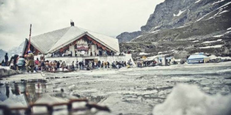 बड़ी खबर: अफवाहों पर ध्यान ना दे, हेमकुंड साहिब की यात्रा निर्विघ्न चल रही है