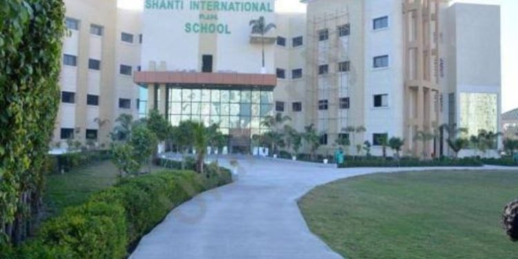 बड़ी खबर: स्कूल में दंड के नाम पर बच्चों के बाल काटने पर मचा बवाल