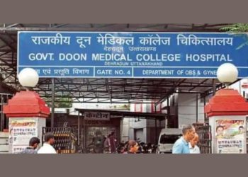 संवेदनहीनता: दून मेडिकल कॉलेज की लिफ्ट के बाहर हुआ प्रसव