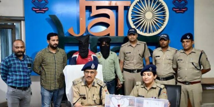 बड़ी खबर: घूमने जाना पड़ा महंगा चोरों ने उड़ाए 12 लाख रुपए के जेवर, पुलिस ने किया दो को गिरफ्तार