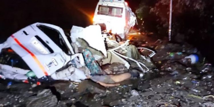 हादसाः  मलबे में वाहन दबने से चार लोगों की मौत