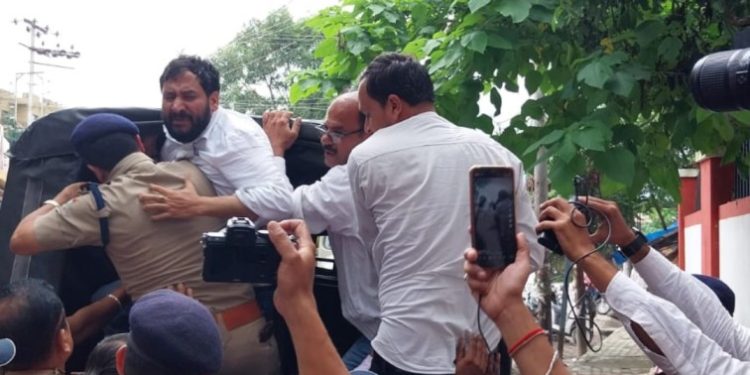 ब्रेकिंग न्यूज: यूकेडी के शीर्ष नेतृत्व द्वारा कांग्रेस, बीजेपी की दलाली से नाराज यूकेडी कार्यकर्ता