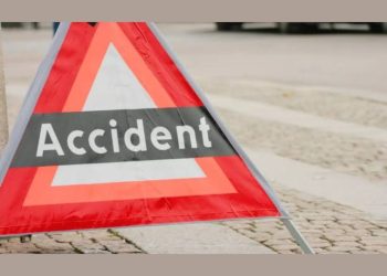 हादसा: कार के पलटकर खाईं में गिरने से शिक्षक की मौत