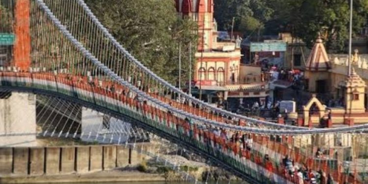 बड़ी खबर: खतरे की जद में ऋषिकेश का राम झूला पुल