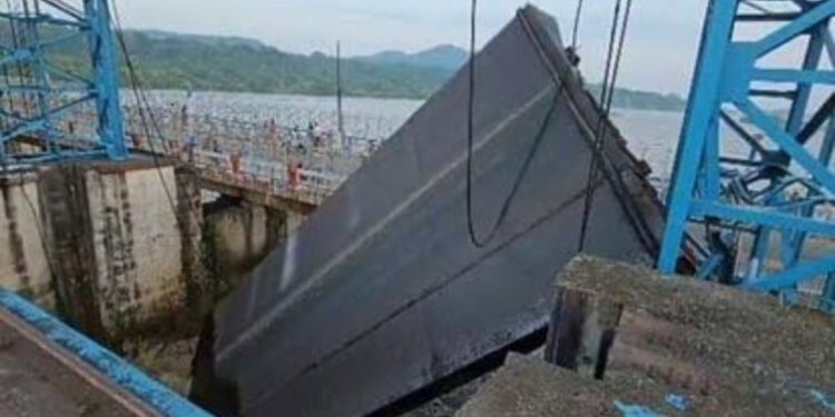 बड़ी खबर: गंगा के रौद्र रूप के सामने नहीं टिक सका भीमगोड़ा बैराज का गेट