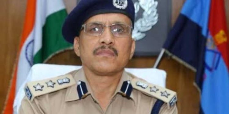 ताजा खबर: ड्यूटी से नदारद रहने पर तीन पुलिसकर्मियों को किया सस्पेंड