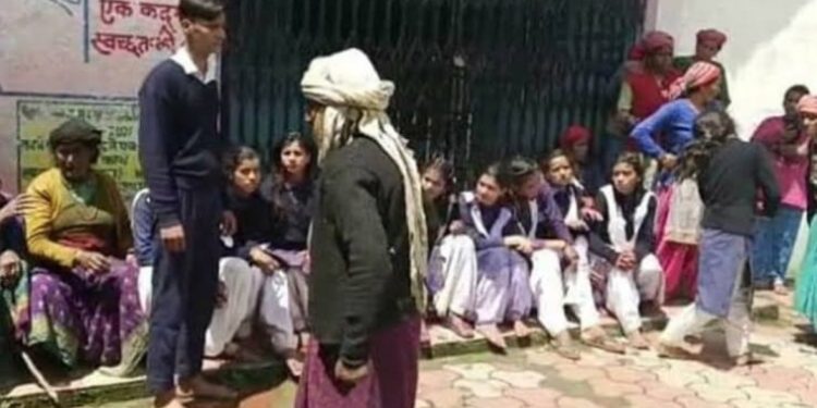 सनसनी : छात्राएं बेहोश होने लगी स्कूल की नई बिल्डिंग में,मची अफरातफरी