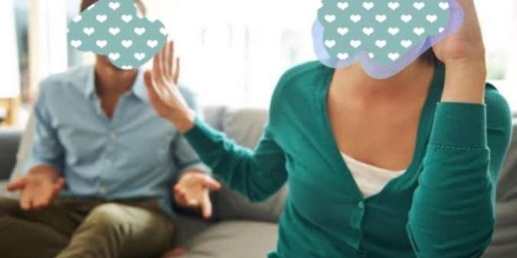 पत्नी, वो और पति : पत्नी के साथ सिपाही को कमरे में बंद कर बुलाई पुलिस