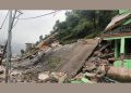 आपदा :आफत की बारिश ने केदारनाथ घाटी में किया तीन मंजिला होटल ध्वस्त