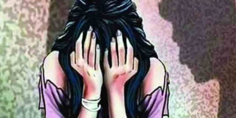 शर्मनाक : सेवानिवृत्त CMO और लिपिक पर महिला कर्मचारी ने लगाया छेड़छाड़ और उत्पीड़न का आरोप………