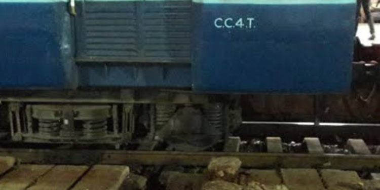 लापरवाही : उद्यान एक्सप्रेस में आग लगने से मचा हड़कंप, कोई हताहत नहीं