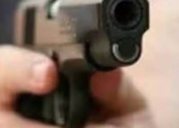 बेख़ौफ़ बदमाश : चैंबर में खाना खाते समय वकील की गोली मारकर की हत्या …..