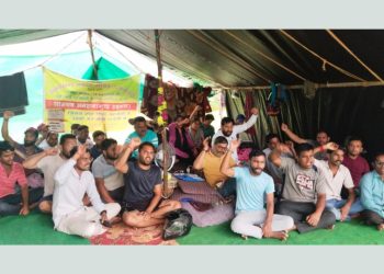 बड़ी खबर : कोविड कर्मचारियों के समर्थन मे पहुंचा पर्वतजन फाउंडेशन