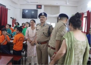 सम्मान : बच्चे बोले थैंक यू सर जानिए किस अधिकारी के लिए कहा……..