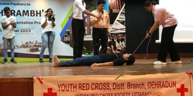 सराहनीय : यूथ रेड क्रॉस द्वारा DIT यूनिवर्सिटी में छात्र-छात्राओं को दिया आपदा का प्रशिक्षण