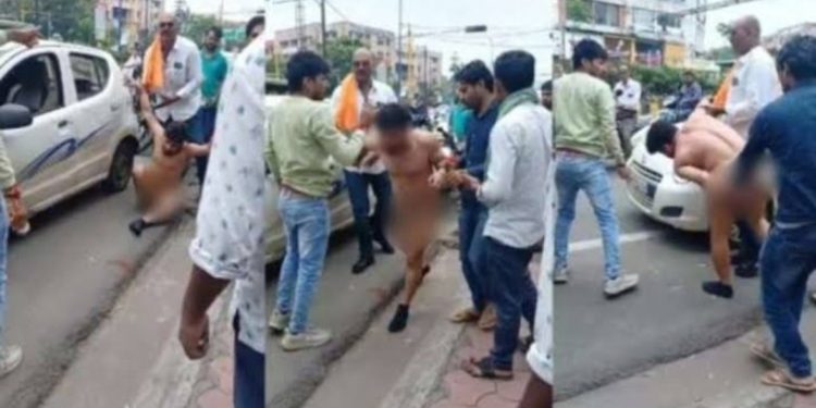 उपचार : छात्रा से छेड़छाड़ करने वाले कोचिंग टीचर को सरेआम नंगा करके पीटा