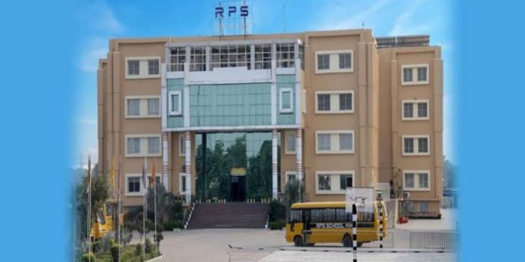 धांधलेबाजी : प्राइवेट स्कूलों में पढ़ा रहे हैं सरकारी स्कूलों के टीचर कैश में लेते हैं लाखों रुपये सैलरी……