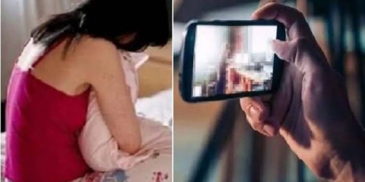 दगाबाज : पहले दोस्ती करके उठाया फायदा अब दे रहा है न्यूड फोटो वायरल करने की धमकी…..