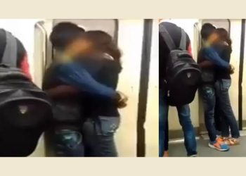 बेशर्मी : मेट्रो में फिर एक कपल ने पार की सारी हदें…….