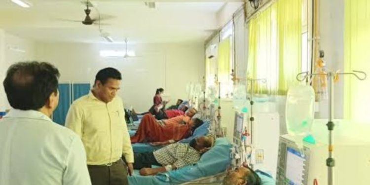 एक्शन : CMO समेत 4 डॉक्टर्स पर बड़ी कार्रवाई, वेतन रोकने सहित ये आदेश हुए जारी …..