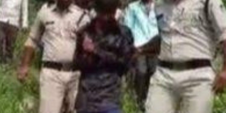 अंधविश्वास : युवक ने गला काटकर मंदिर में चढ़ाई रक्त की धार मन्नत पूरी होने के बाद