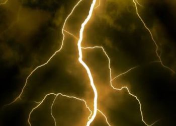 दुर्घटना : आकाशीय बिजली गिरने से बाल बाल बची जान……..