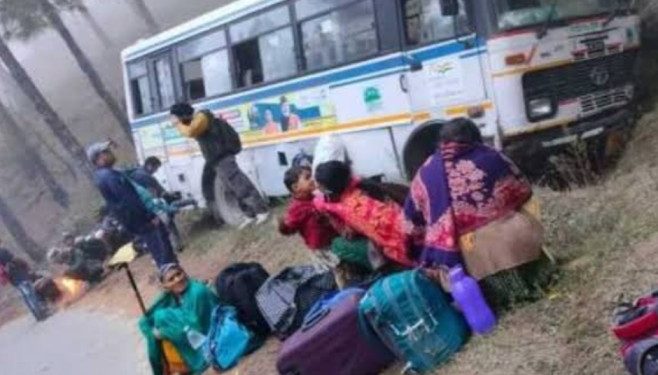 ब्रेकिंग न्यूज : आज सुबह फिर हुआ बस हादसा‌ सभी 20 यात्री सुरक्षित, जानिए कहां……..