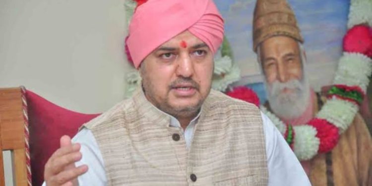 हैसियत : सैकड़ों हेक्टेयर के स्वामी महंत देवेंद्र दास का 3 बिस्वे के लिए ईमान क्यों डोलेगा…….