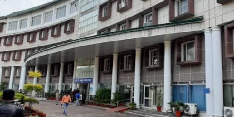 जिम्मेदारी : अप्रवासियों की डिमांड पर इन IAS अधिकारियों को दी बड़ी जिम्मेदारी, देखिए सूची……