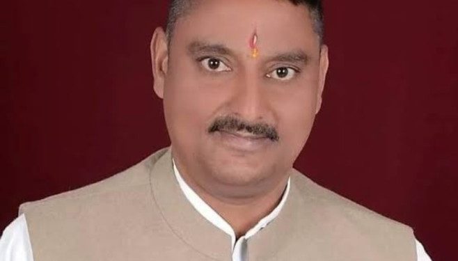 यक्ष प्रश्न : पूर्व दर्जा मंत्री कर्नाटक ने महामहिम राष्ट्रपति को पत्र‌ लिखा कहा जब‌ राजनेताओं को मिल‌ सकती पेंशन तो कर्मचारियों वंचित क्यों?