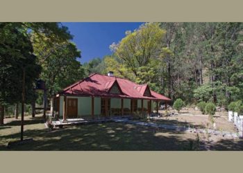 अंधेरगर्दी : वन विभाग के अफसर दरवाजे, खिड़की, पल्ले, अलमारी और टॉयलेट तक का पैसा कर गए हजम