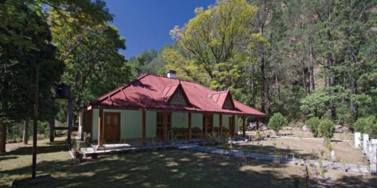 अंधेरगर्दी : वन विभाग के अफसर दरवाजे, खिड़की, पल्ले, अलमारी और टॉयलेट तक का पैसा कर गए हजम