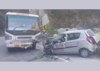 हादसा : कार और बस की जबरदस्त चक्कर में मां और बेटा बुरी तरह घायल अस्पताल में भर्ती