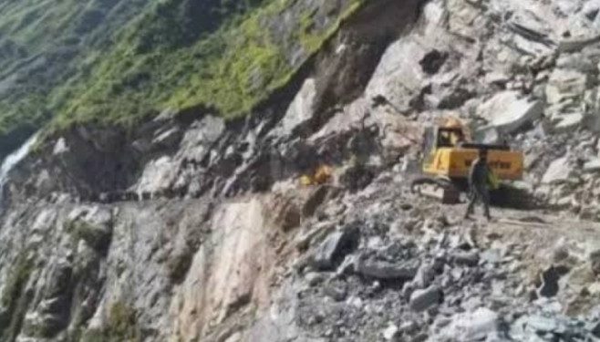 हादसा : चट्टान के नीचे जीप के दबने से नौ के मरने की आशंका,धारचूला – गुंजी मोटर मार्ग पर..….