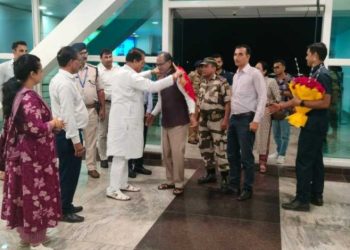 अभिनंदन : मध्य प्रदेश के मुख्यमंत्री शिवराज सिंह चौहान पहुंचे उत्तराखंड वित्त मंत्री प्रेमचंद अग्रवाल गर्मजोशी से किया स्वागत