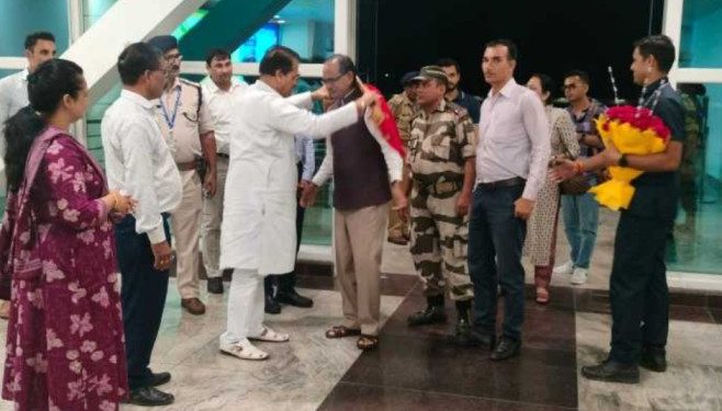 अभिनंदन : मध्य प्रदेश के मुख्यमंत्री शिवराज सिंह चौहान पहुंचे उत्तराखंड वित्त मंत्री प्रेमचंद अग्रवाल गर्मजोशी से किया स्वागत