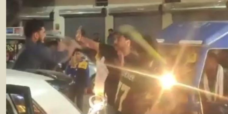 दुस्साहस :-ऋषिकेश में पर्यटकों और स्थानीय युवकों के बीच हुई  मारपीट……