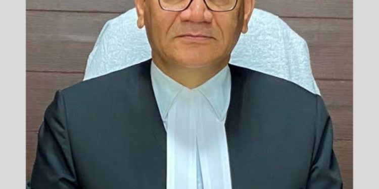 बड़ी खबर : राष्ट्रपति की मंजूरी के बाद गजट नोटिफिकेशन जारी करते हुए वरिष्ठ न्यायाधीश मनोज कुमार तिवारी को बनाया गया उत्तराखंड हाई कोर्ट का कार्यवाहक मुख्य न्यायाधीश