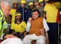 हौसला-अफजाई : मुख्यमंत्री धामी ने सुरंग में फंसे श्रमिकों से कहा घबराइए नहीं पूरा देश आपके लिए प्रार्थना कर रहा है…