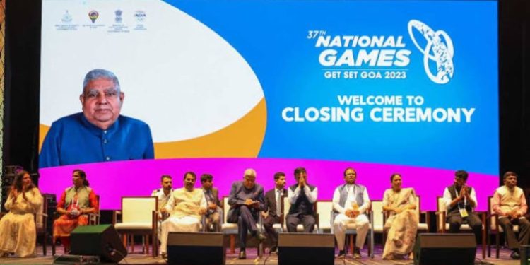 मेजबानी : उत्तराखंड की खेल मंत्री रेखा आर्य को उपराष्ट्रपति ने सौंपा 38 में राष्ट्रीय खेलों के लिए ध्वज